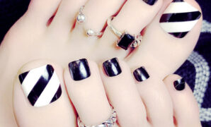 white and black toe nail art