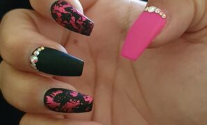 nail designs hot pink