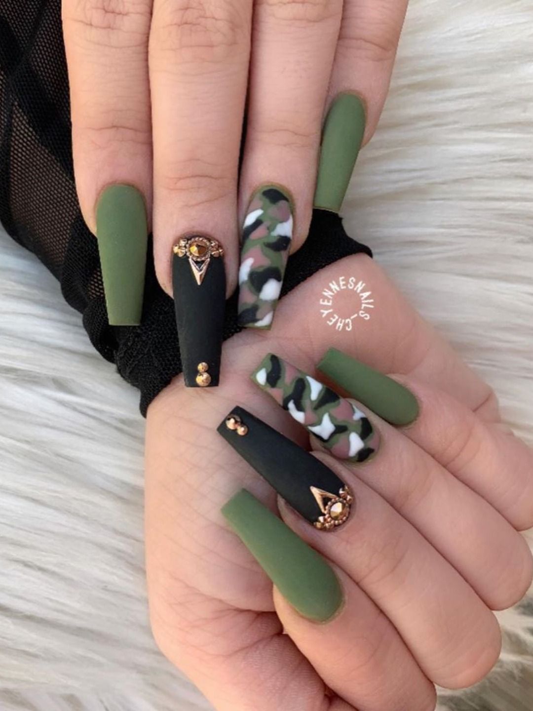 nail designs hunter green