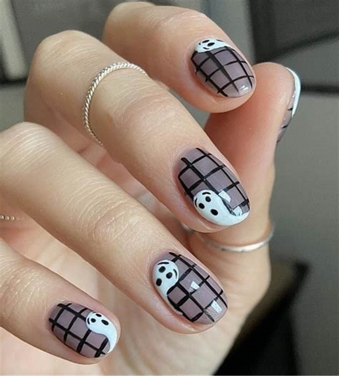 lines and dots nail designs