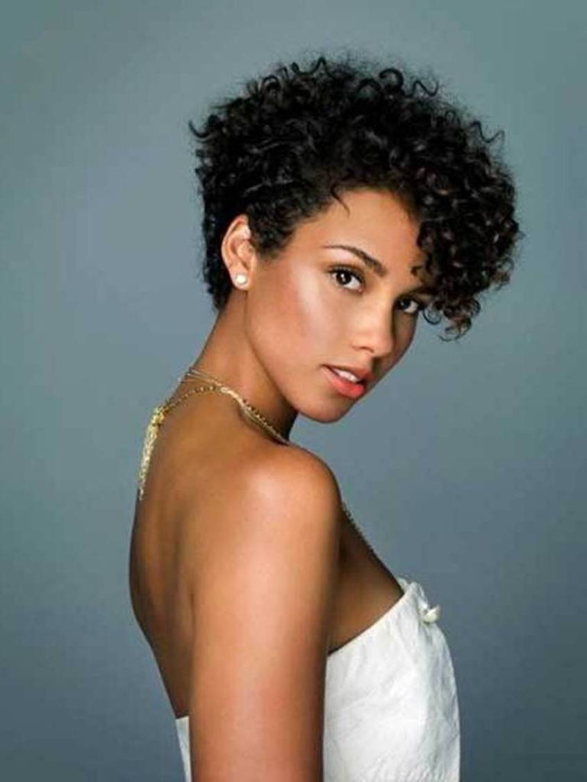 short natural hairstyle for black womens